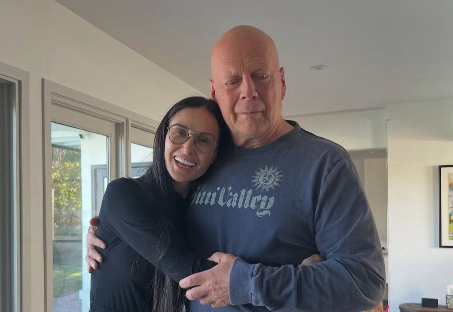 Bruce Willis e Demi Moore celebram aniversário de 70 anos do ator em vídeo