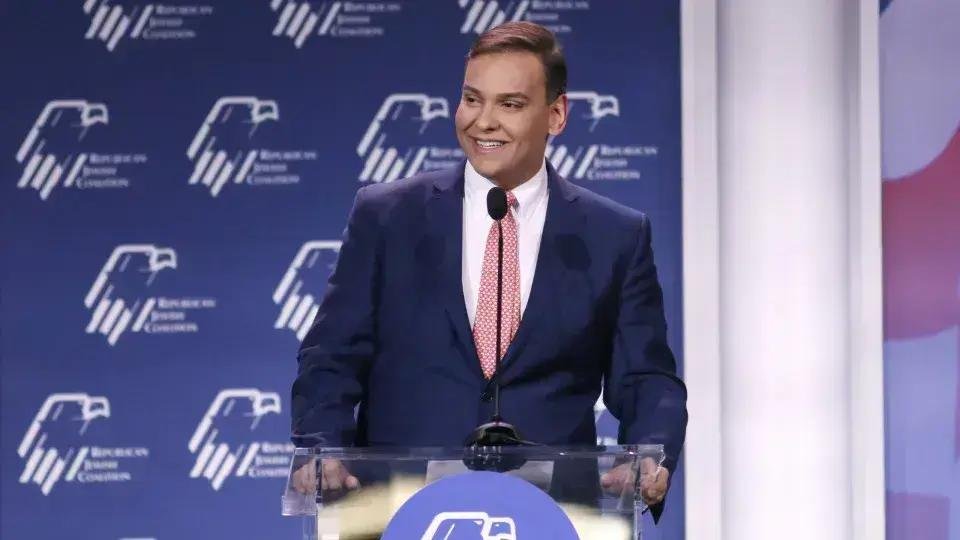George Santos se entrega para cumprir pena de sete anos de prisão