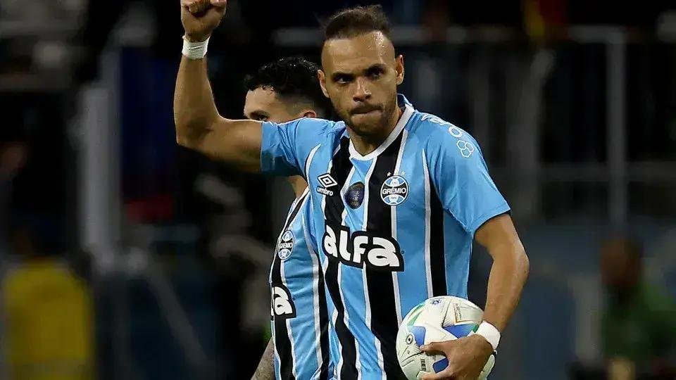 Grêmio encerra jejum de vitórias no Brasileirão com Braithwaite decisivo