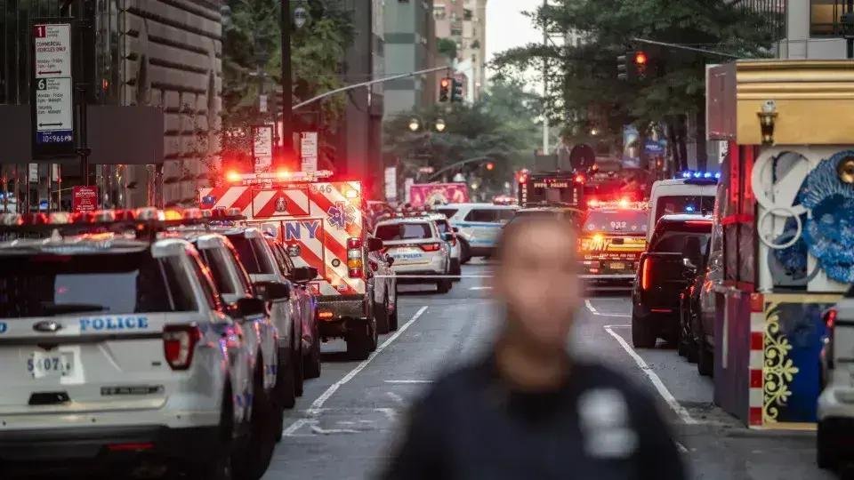 Tiroteio em Nova York deixa cinco mortos em ataque arrepiante