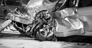 Acidente entre carros e moto em Minas Gerais deixa oito mortos
