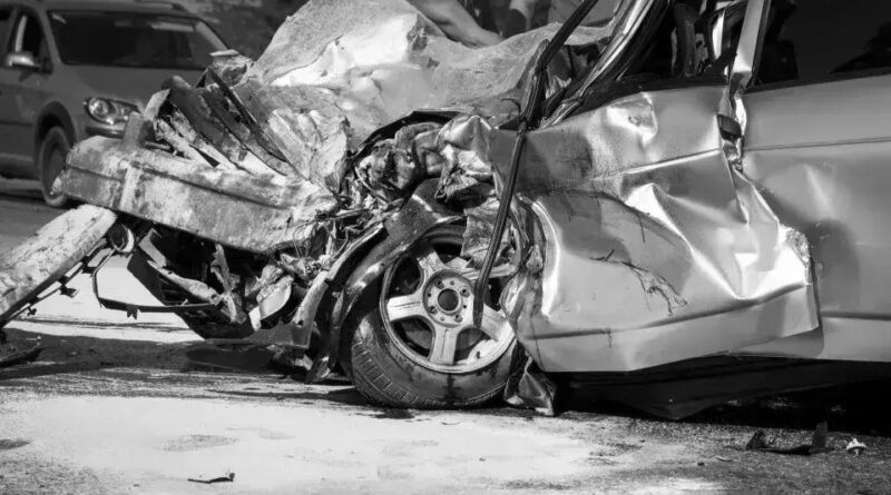 Acidente entre carros e moto em Minas Gerais deixa oito mortos