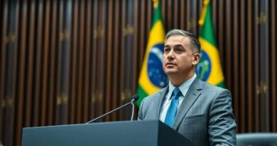 Efraim Filho Assina Pedido de Impeachment Contra Alexandre de Moraes