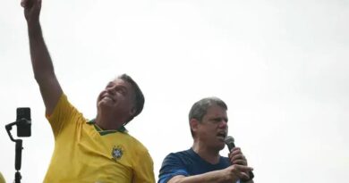 Tarcísio promete indulto a Bolsonaro como primeiro ato de governo