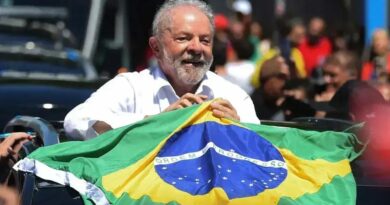 Acadêmicos de Niterói homenageiam Lula em samba-enredo para 2026