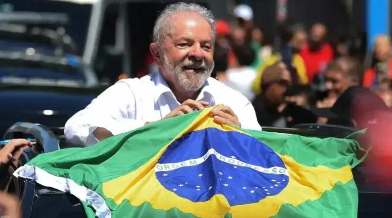 Acadêmicos de Niterói homenageiam Lula em samba-enredo para 2026