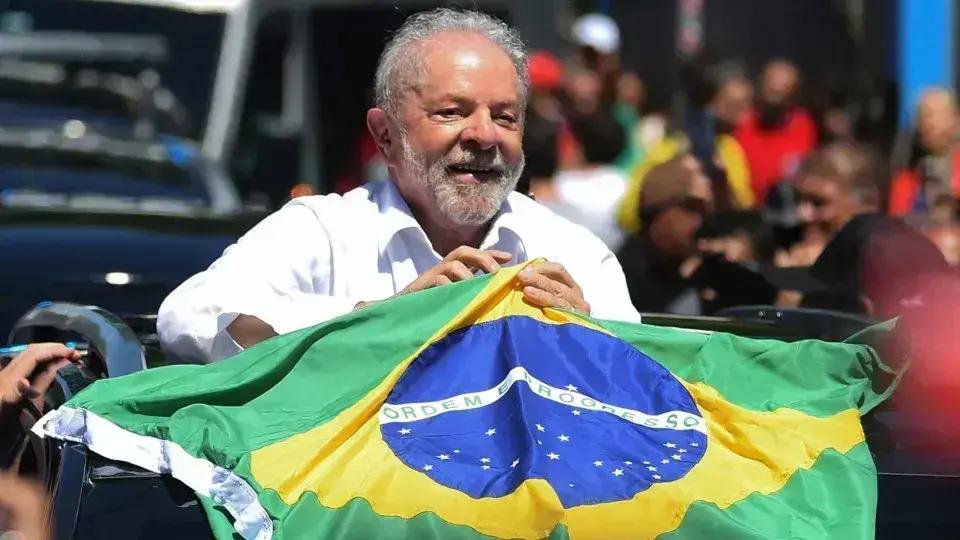 Acadêmicos de Niterói homenageiam Lula em samba-enredo para 2026