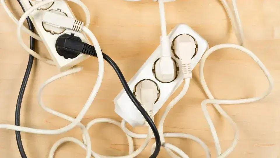 Atenção: Aparelhos que Não Devem Usar Extensões Elétricas
