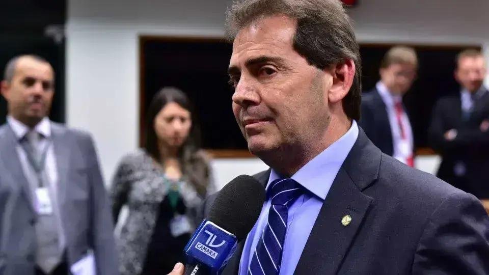 Bolsonaristas cobram anistia ampla em negociação com relator do projeto