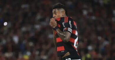 Bruno Henrique volta ao Flamengo e brilha na Libertadores contra Estudiantes