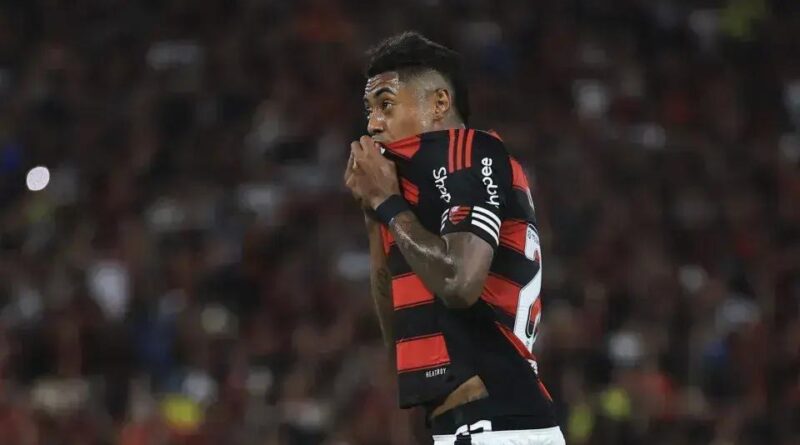 Bruno Henrique volta ao Flamengo e brilha na Libertadores contra Estudiantes