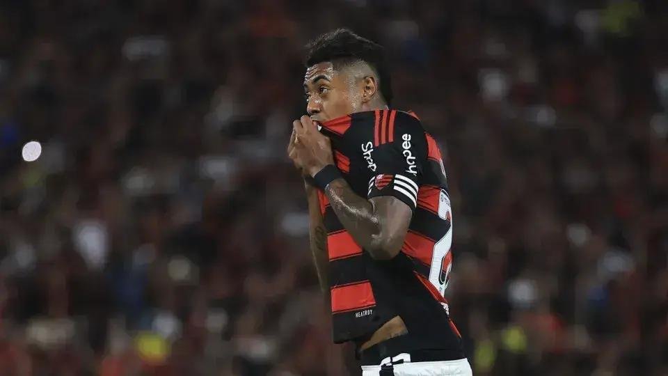Bruno Henrique volta ao Flamengo e brilha na Libertadores contra Estudiantes