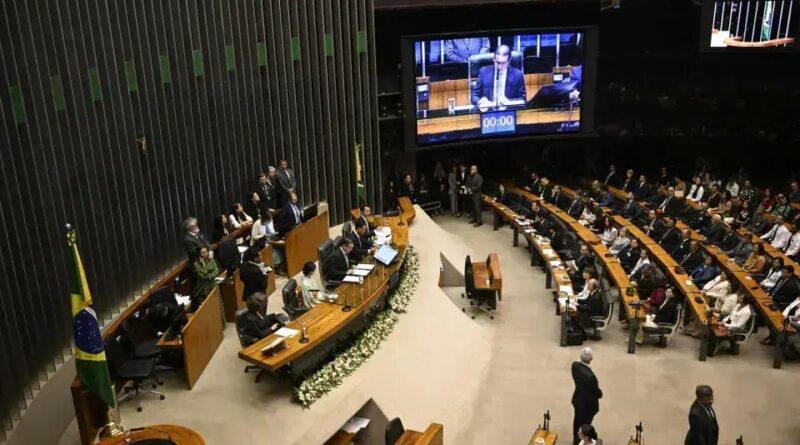 Congresso aprova aumento do fundo eleitoral para R$ 4,9 bilhões em 2026