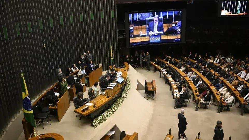 Congresso aprova aumento do fundo eleitoral para R$ 4,9 bilhões em 2026