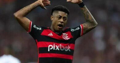 Conmebol denuncia Bruno Henrique por gestos obscenos após jogo do Flamengo