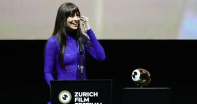Dakota Johnson brilha em prêmio no Zurich Film Festival com vestido ousado