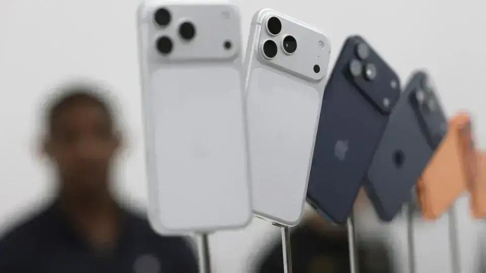 Descubra como atualizar seu iPhone para o iOS 26 e modelos compatíveis