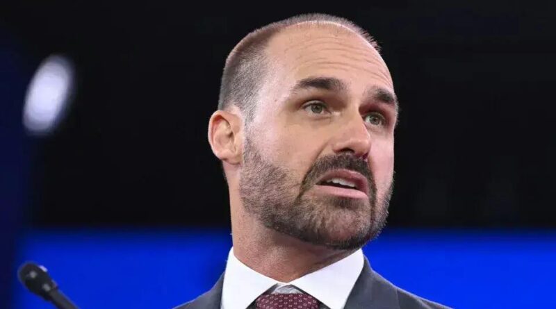 Eduardo Bolsonaro rejeita ajuda financeira em meio a crise política
