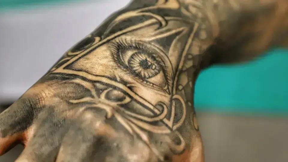 Famosos que Teriam Sido Mortos pelos Illuminati: Entenda as Teorias