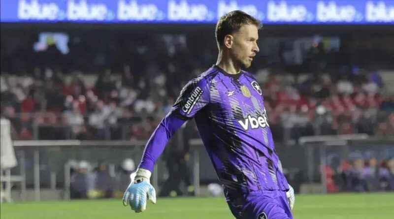Goleiro do Botafogo, Neto, sofre grave lesão e passará por cirurgia