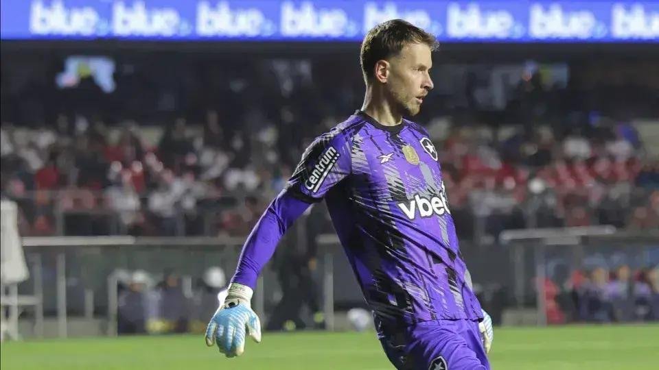 Goleiro do Botafogo, Neto, sofre grave lesão e passará por cirurgia