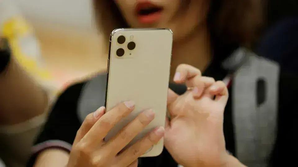 Leilão da Receita Federal: iPhones a partir de R$ 800 e veículos baratos