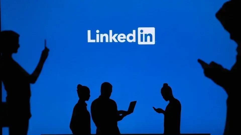 LinkedIn vai usar dados de usuários para treinar IA a partir de novembro