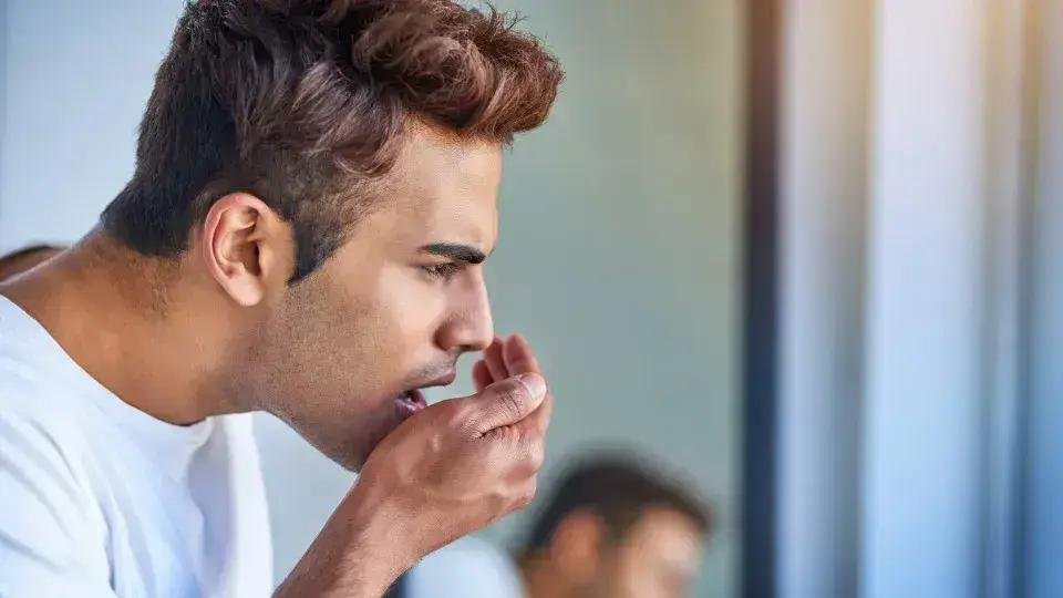 Mau hálito: entenda os riscos e cuidados necessários para a saúde
