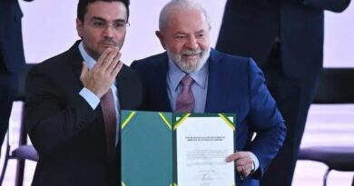Ministro do Turismo renuncia ao governo após ultimato do partido