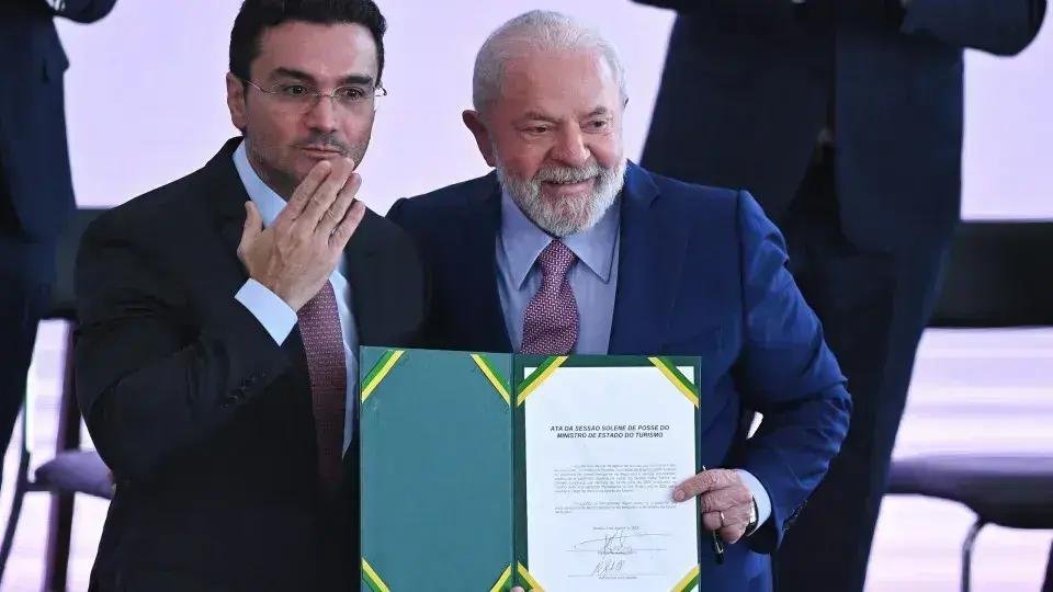 Ministro do Turismo renuncia ao governo após ultimato do partido
