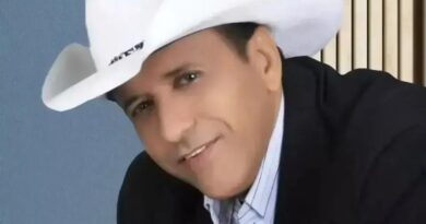 Morre cantor gospel Carlinhos Novaes aos 65 anos vítima de câncer intestinal