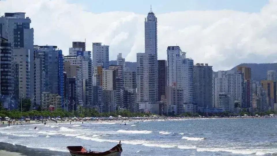 Obras na orla de Balneário Camboriú enfrentam desafios ambientais
