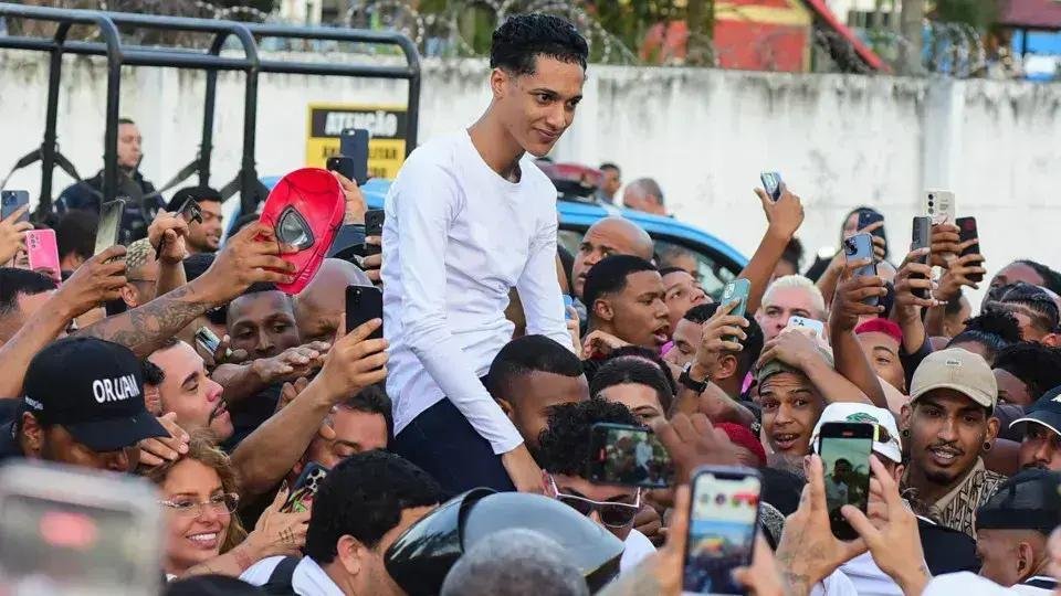 Rapper Oruam é libertado após 69 dias de prisão no Rio de Janeiro
