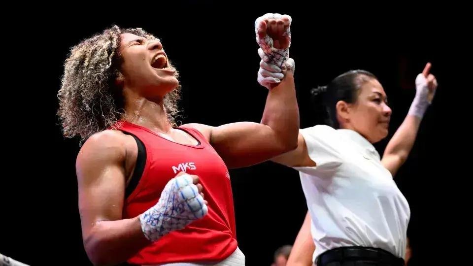Rebeca Lima é campeã mundial de boxe após derrotar Aneta Rygielska