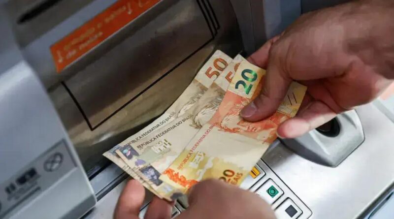 Salário mínimo pode atingir R$ 1.631 em 2026: entenda as projeções