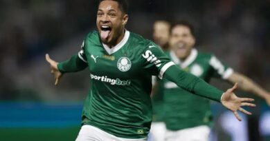 Vitor Roque brilha no Palmeiras após superação no futebol europeu