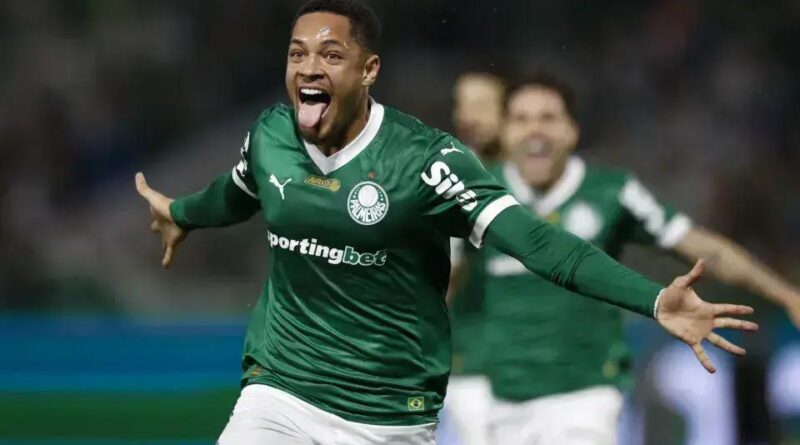Vitor Roque brilha no Palmeiras após superação no futebol europeu