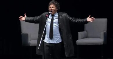 Críticas ao show de rock de Milei em meio a crise política na Argentina