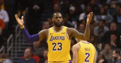 LeBron James pode anunciar aposentadoria nesta terça-feira