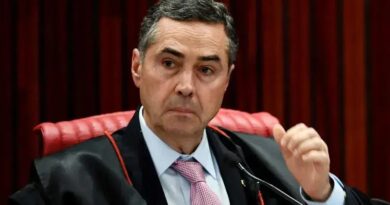 Luís Roberto Barroso anuncia sua aposentadoria do STF em outubro de 2025