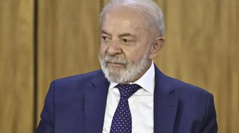 Lula sanciona nova lei aumentando penas para venda de álcool a menores