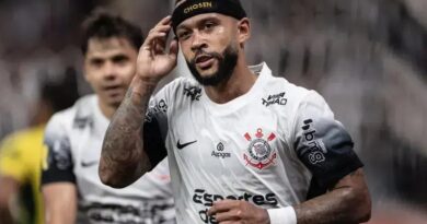 Memphis provoca zagueiro do Atlético-MG após incidente em vitória do Corinthians