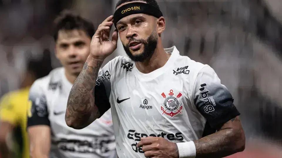 Memphis provoca zagueiro do Atlético-MG após incidente em vitória do Corinthians