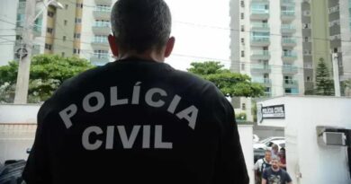 Polícia Civil apreende mais de 100 mil garrafas de bebidas em SP