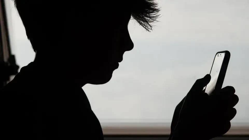 Professor de São Paulo alerta sobre os perigos da adultização infantil nas redes