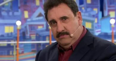 Ratinho se mostra chateado com mudança de horário do programa pelo The Voice