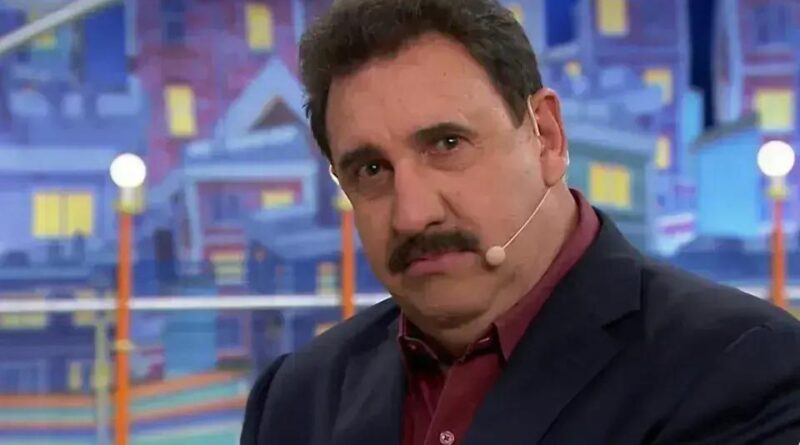 Ratinho se mostra chateado com mudança de horário do programa pelo The Voice