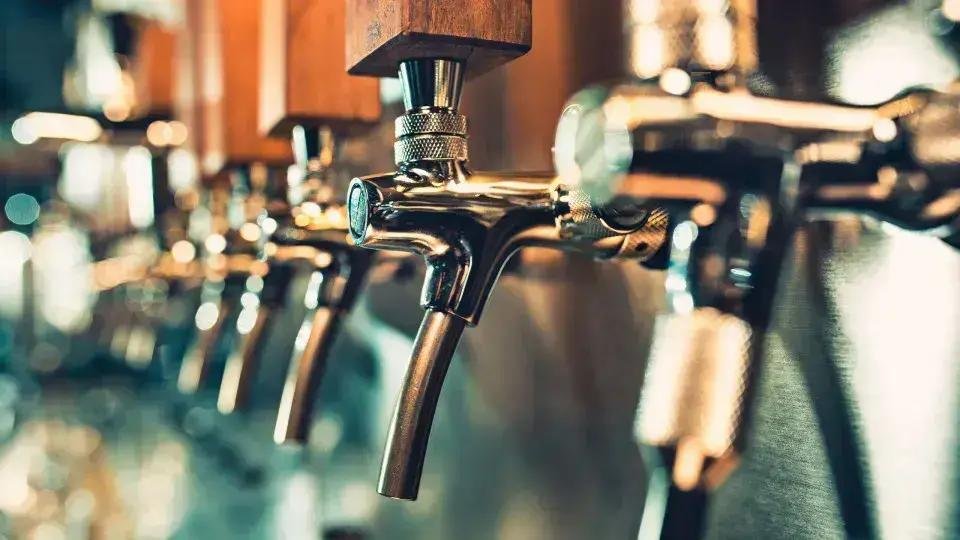 São Paulo interdita estabelecimentos por suspeita de bebidas adulteradas
