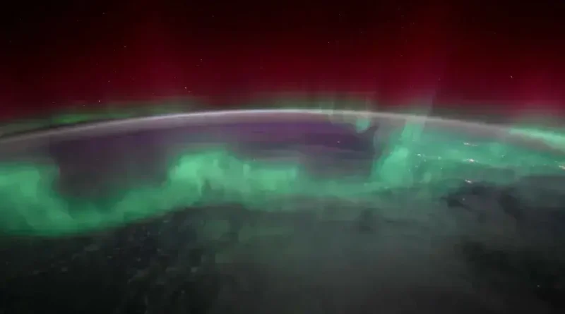 Astronauta da NASA captura impressionante aurora boreal do espaço