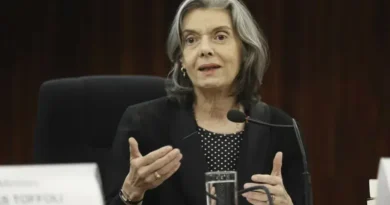 Carmén Lúcia destaca a luta pela democracia em evento cultural no Rio